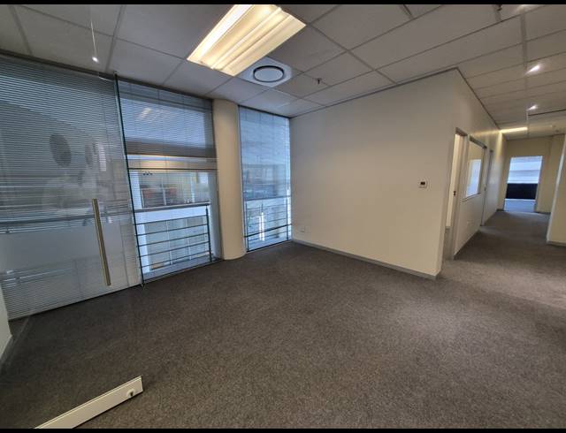 104M² OFFICE TO LET IN SANDTON CENTRAL